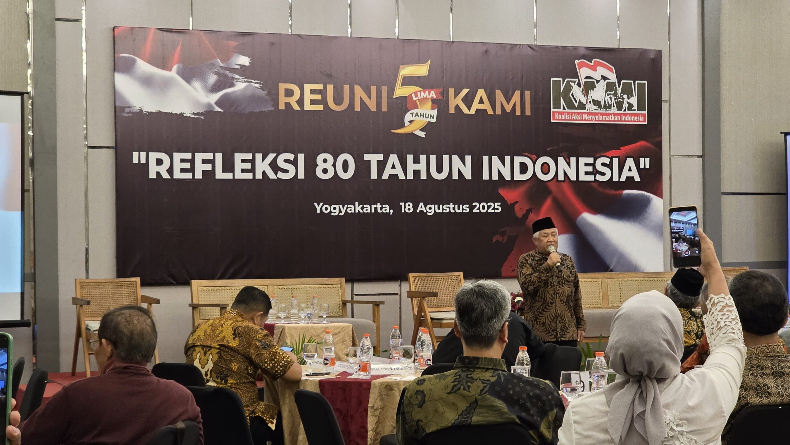Reuni lima tahun Koalisi Aksi Menyelamatkan Indonesia (KAMI) yang diselenggarakan di Hotel Burza, Jogokariyan, Jogjakarta, Senin (18/8) dihadiri tokoh-tokoh kunci. (Foto: Dok. KAMI)