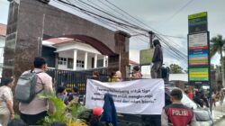 AMUK Gelar Aksi di PN Lubuk Pakam