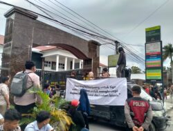 AMUK Gelar Aksi di PN Lubuk Pakam